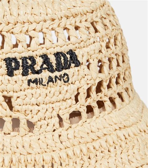 Chapeau bob en beige – Prada .